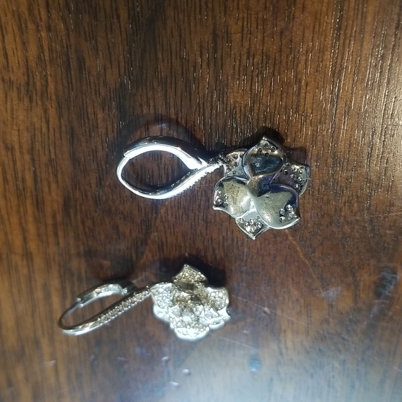 🌹Crystal Rose Earrings - Picture 4 of 5